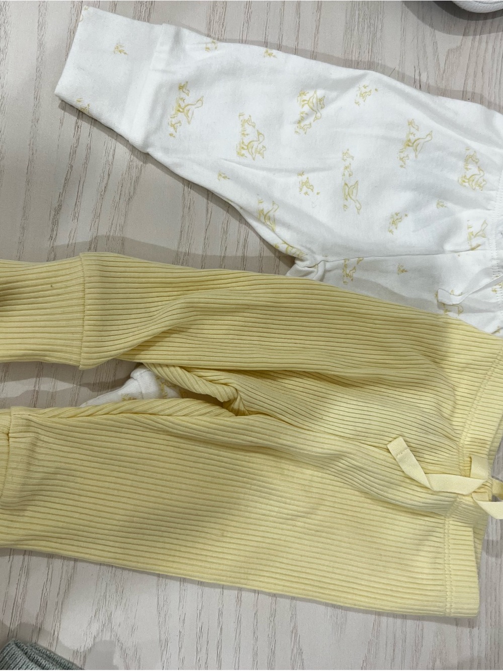 GAP Yellow Ribbed Baby Leggings with White Floral Detail